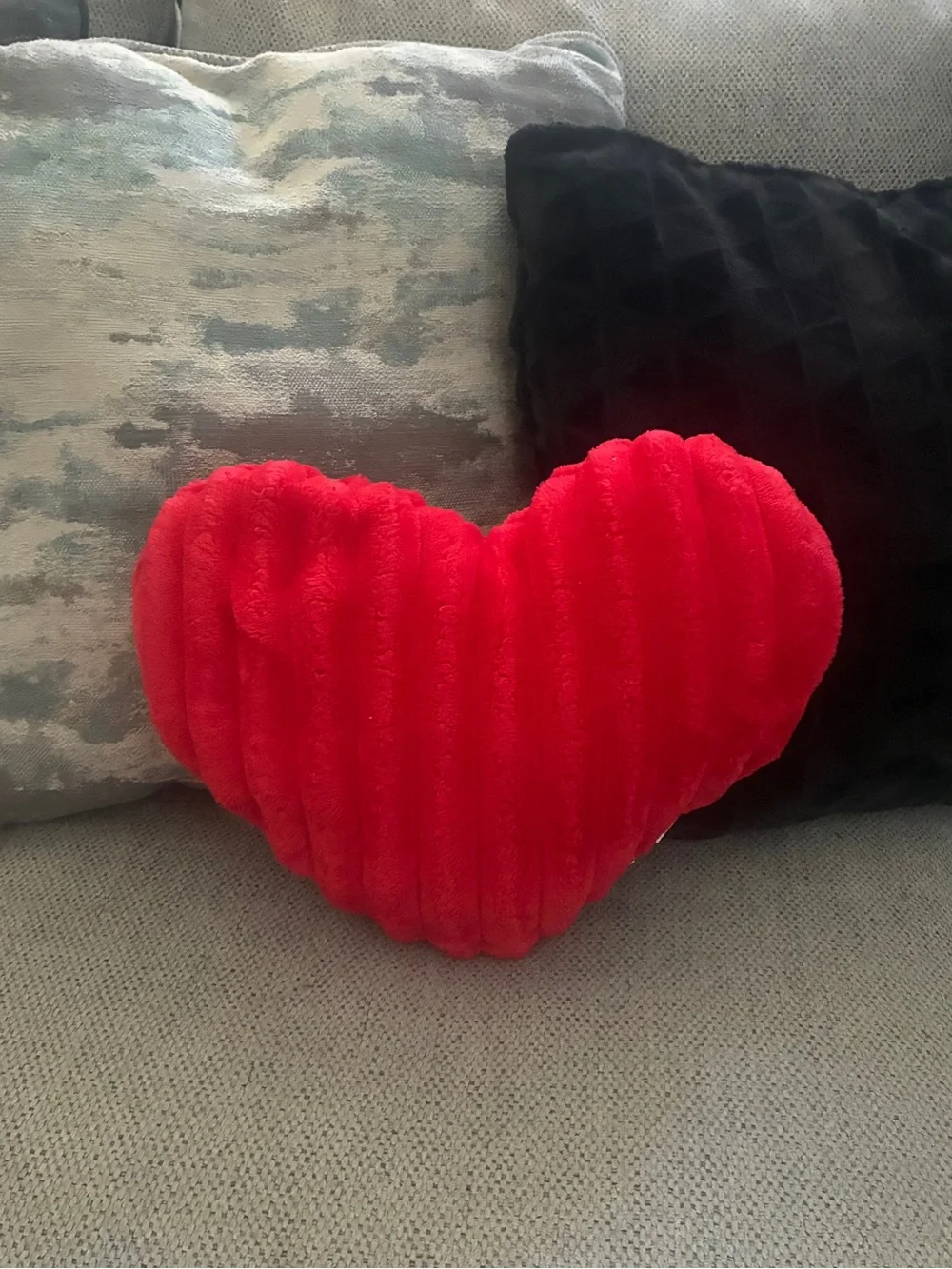 Red Plush Heart Throw Pillow Ribbed Soft Valentine Decor 15” EUC